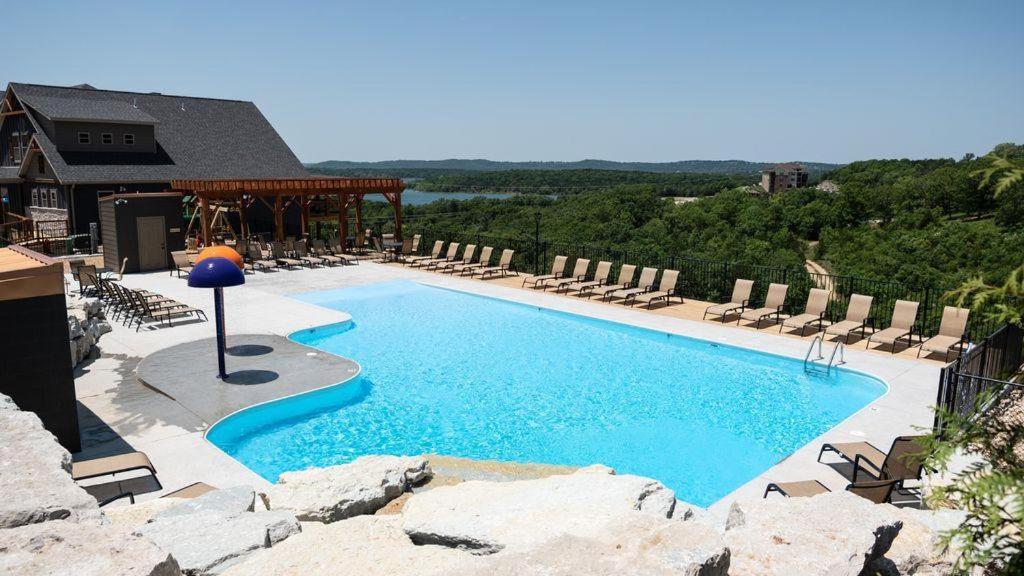 Chateau On The Cove Брэнсон Экстерьер фото