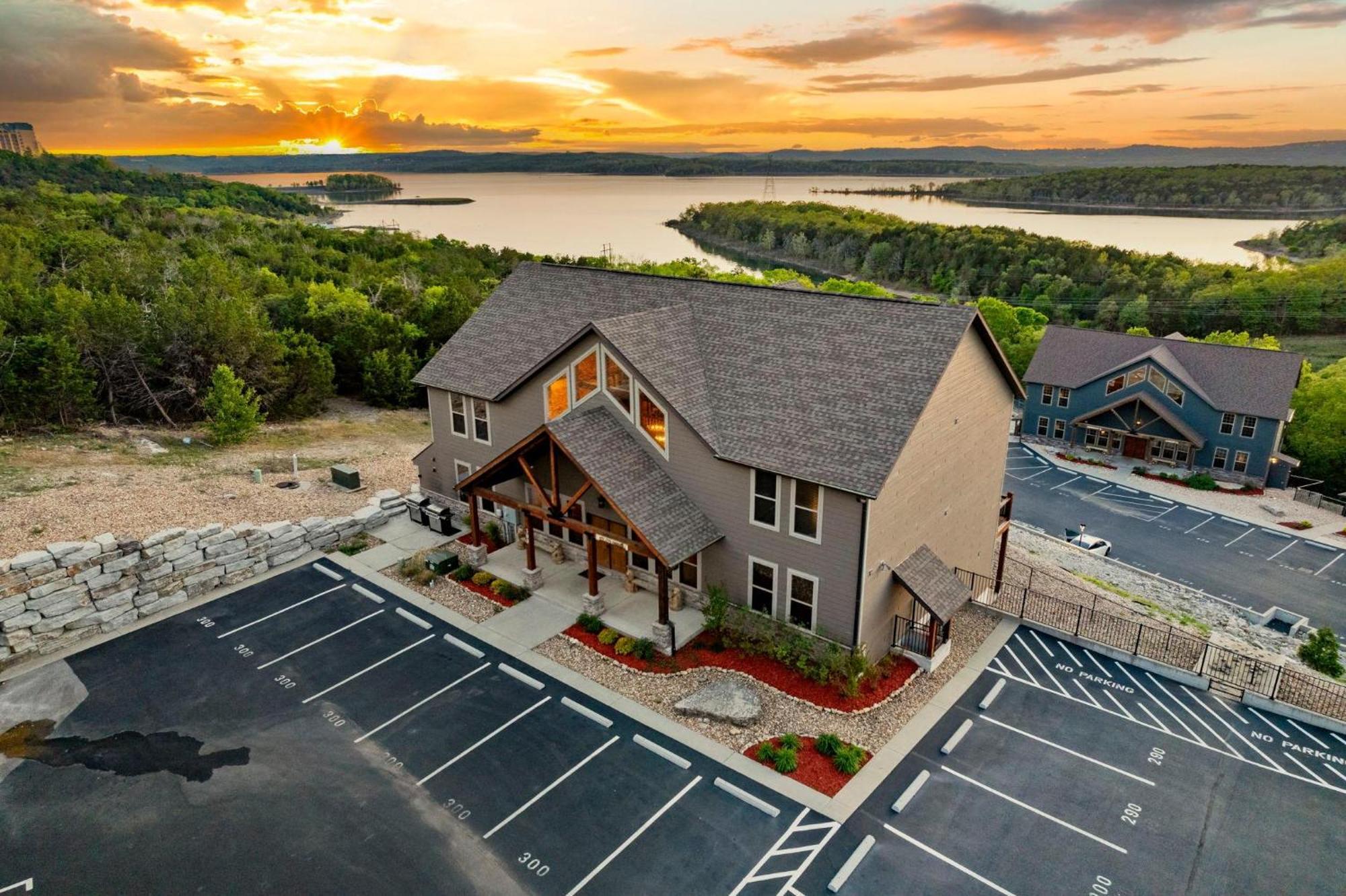 Chateau On The Cove Брэнсон Экстерьер фото